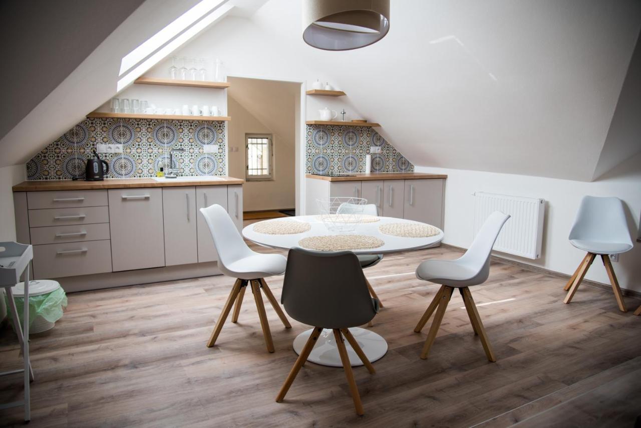 Apartman Veritas Mikulov Luaran gambar